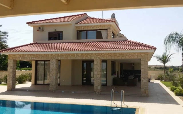 Noufaro Luxury Villa