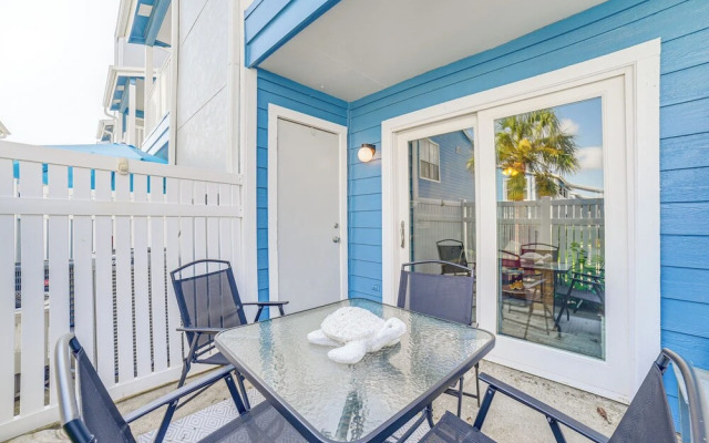 1/4 Mi to Seawall: Relaxing Galveston Condo!
