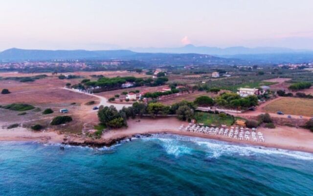 Romanos Beach Villas