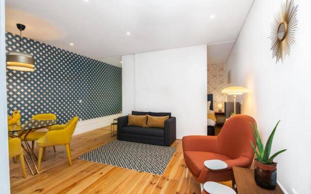 Low Cost Parking - Private Garden - Almada 392