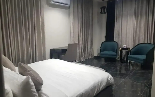 Oasis Suite Hotel
