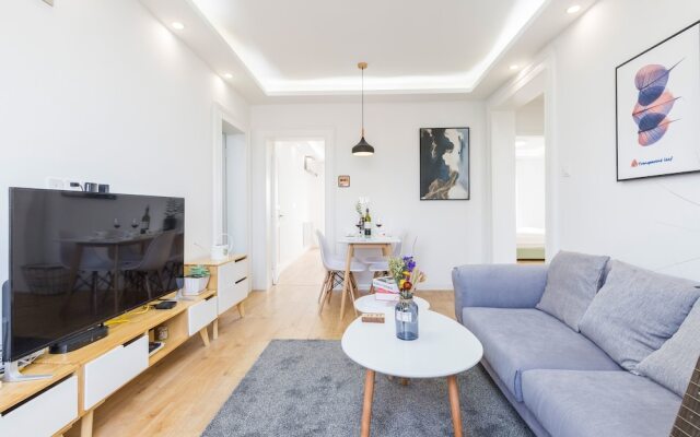 Lazy Apartment - Joy City