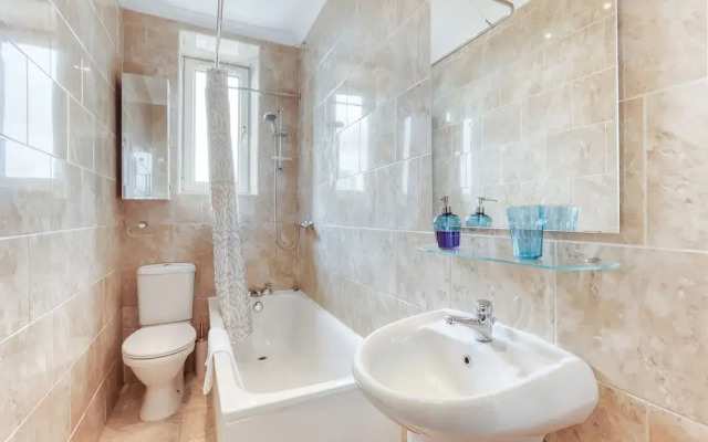 Bright One Bedroom West End Apartment