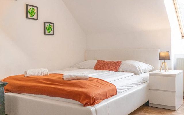 Lovely 2 Apartments - Suitable for Long Stays