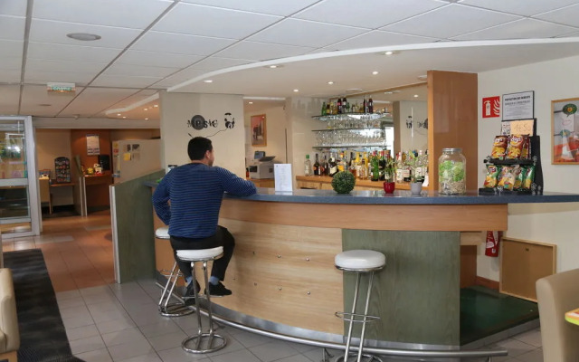 Express By Holiday Inn Hotel Hotel
