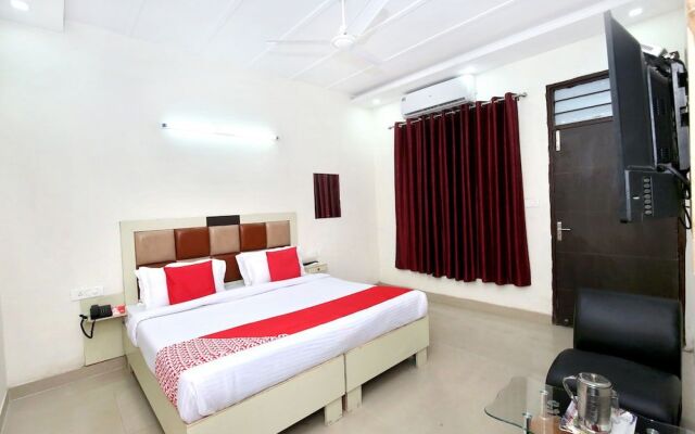 OYO 11369 Hotel Noor Plaza