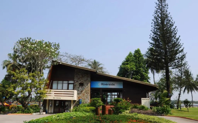 Riverside Apartments