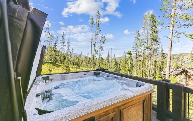 Highlands Hideaway 5 Bedroom Home by RedAwning