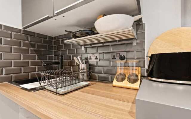 Designer 1 Bed apt W/terrace Sleeps 3 in Camden