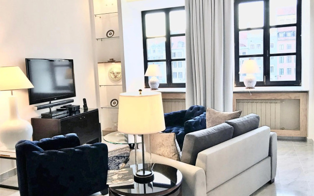 MONDRIAN Luxury Suites & Apartments Market Square IV