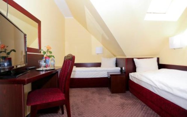 Edmar - Hotel Rooms and Restaurant