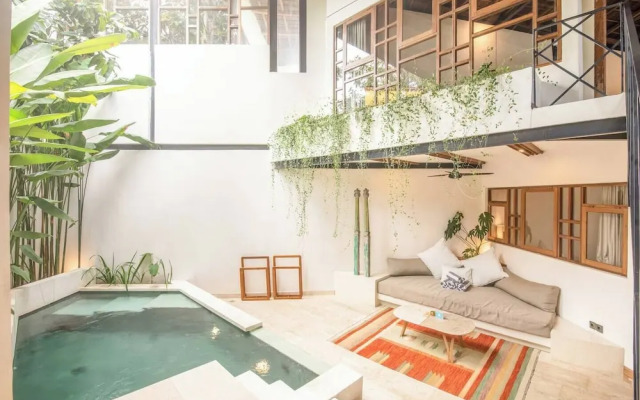 Modern 2-br Art Deco Villa, 800m From the Beach