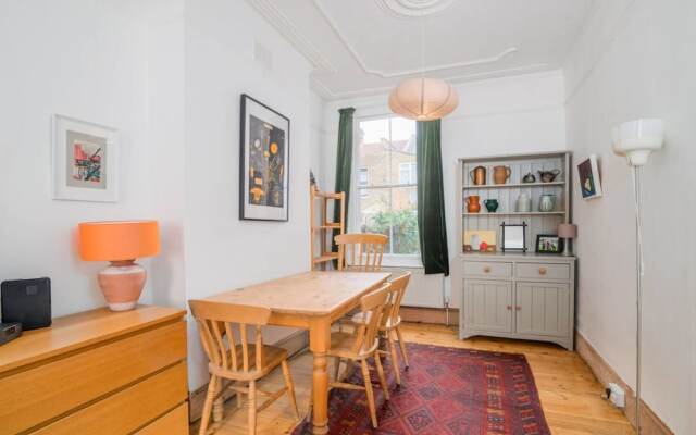 Homely and Spacious 4 Bed, up to 7 Guests, Dalston