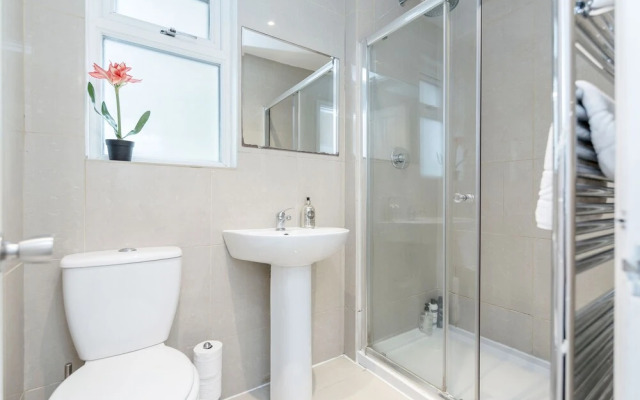 Clapham 2Bed with Patio by BaseToGo