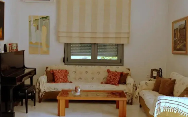 Finikia House