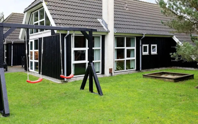 10 Person Holiday Home in Blavand