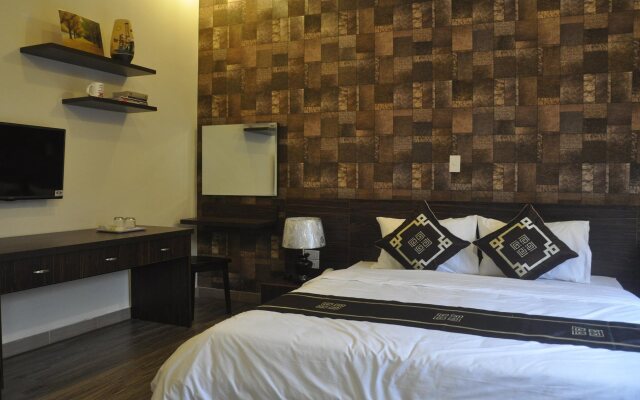 Rose Hotel