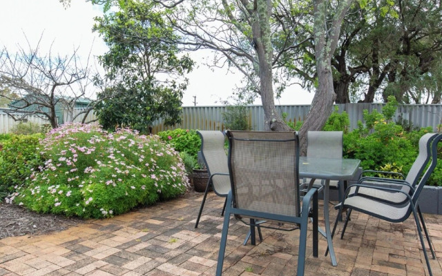 Relax and Unwind at Otters Retreat