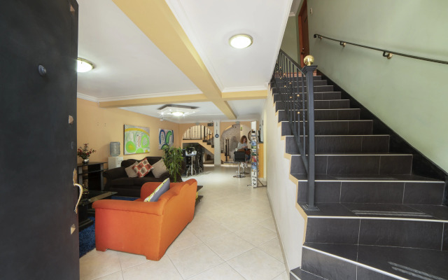 Ayenda 1032 Titas House