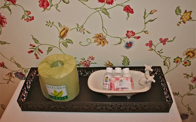 Seven Sea Street Inn