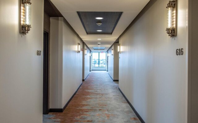 Hotel Indigo Tulsa DWTN-Entertainment Area by IHG