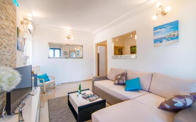 Charming house on the beach and Deluxe Apartment
