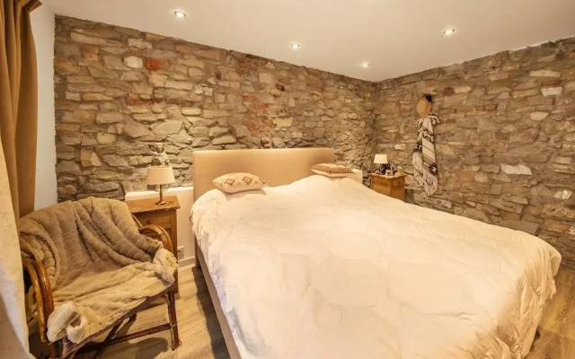 Stylish Stay Near Forest
