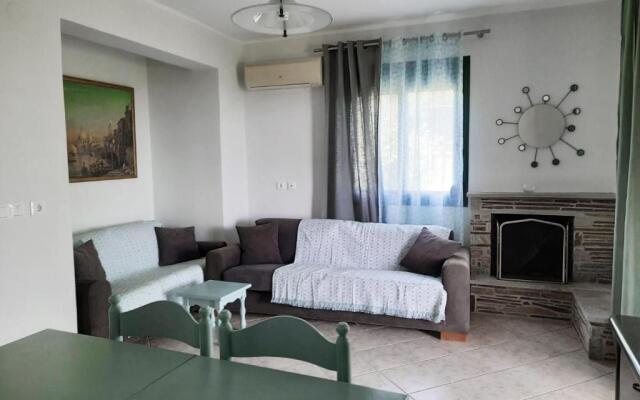 Spacious Holiday House with Shared Pool