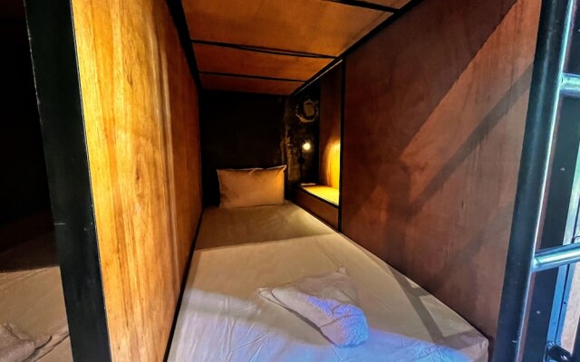 Mangroove Bay Boutique Hostel