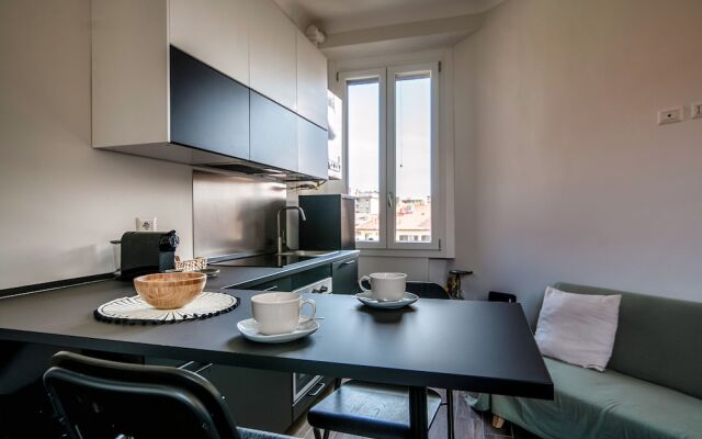 JOIVY Stylish Flat, 5-Minute Metro Trip To Centre