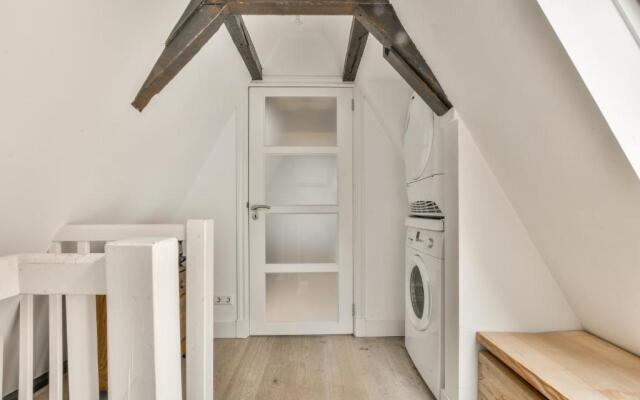 Herengracht Bed & Breakfast with canal view