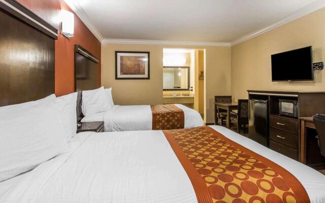 Rodeway Inn & Suites Corona