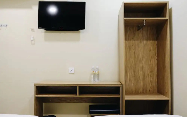 Izumi Hotel @ 2 (20 Km From Kuala Lumpur)