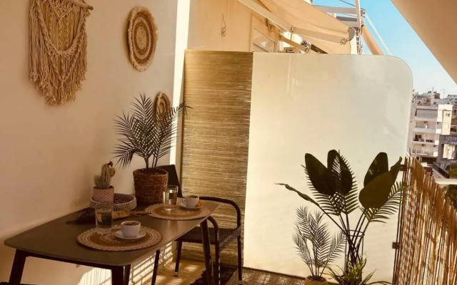 Central & Comfortable, with Acropolis view