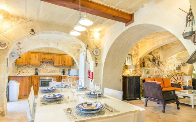 Authentic Country Home w Incredible Pitch Pool