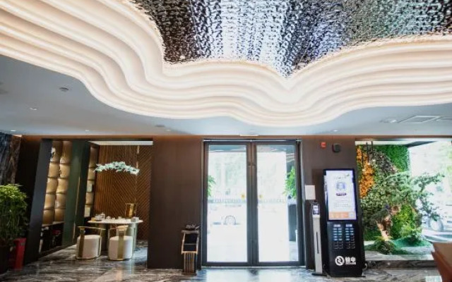 Yueshui Lanting Smart Hotel (Yuan Yongnian New Century Tianzhu Square)