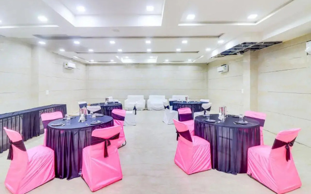 Collection O 701138 Hotel Golden Grand