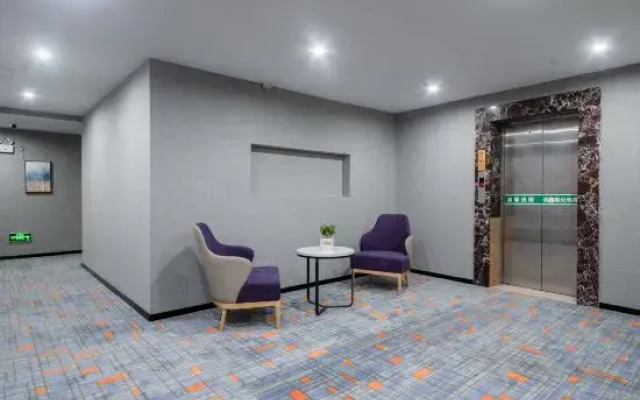 Junyi Hotel (Jinsha Guyun Square Zhongyi Hospital)