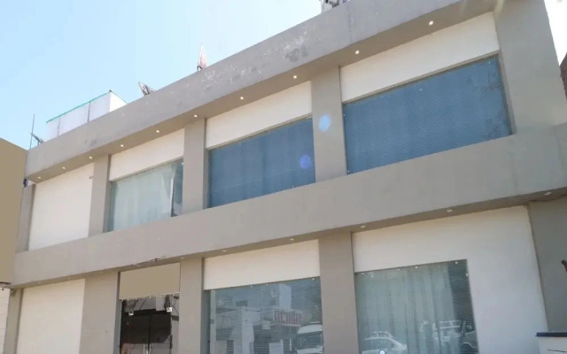 Samrat Regency By OYO Rooms