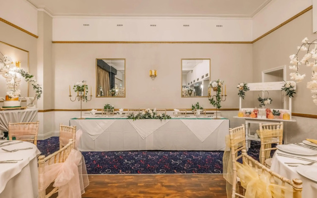 Muthu Westcliff Hotel (Near London Southend Airport)