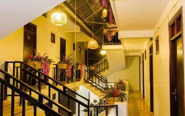 Truc Lam Hotel