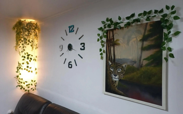 Newly renovated spacious 2 bedroom unit in HBC