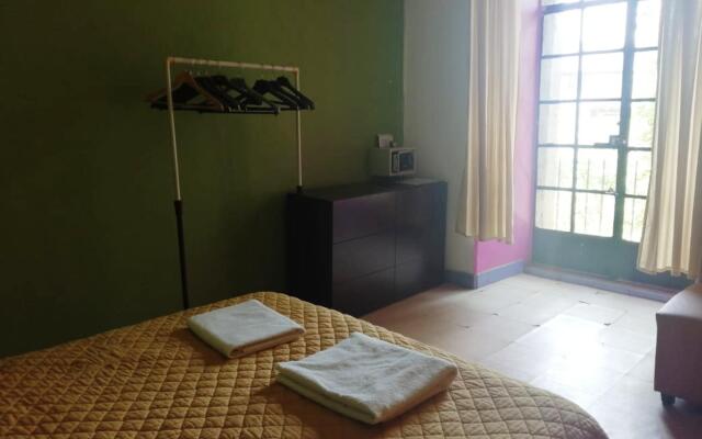 Hostal Amigo Suites
