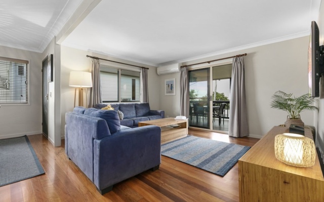 Sundance, Pet Friendly Beach House In Peregian! 59 Lorikeet Drive – Guest Rooms – Peregian Beach
