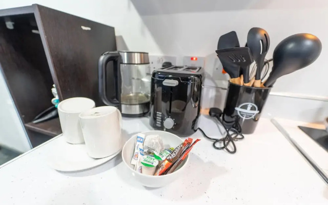 100 Dale Road Studios in Guest House