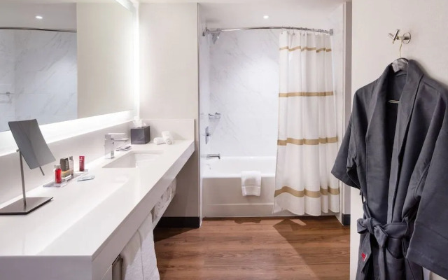 Waterfront Place Hotel