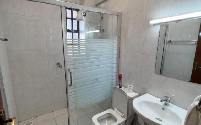 Lovely minimalist 2 bedroom serviced apartment