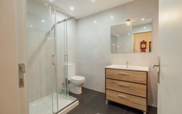 Amazing Villa With Terrace by Homing