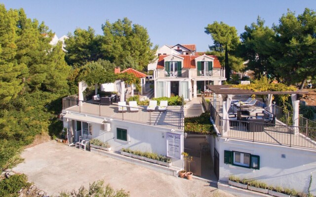 Amazing Home in Milna With Wifi and 6 Bedrooms