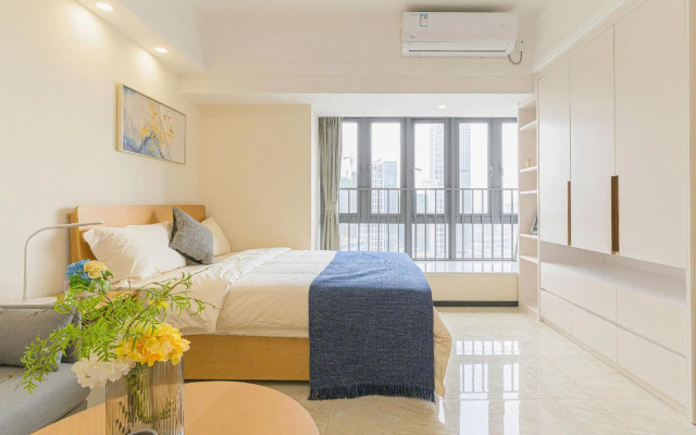 Bainianhui International Apartment